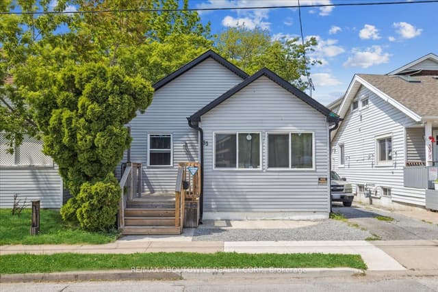 Detached at 33 North Street, St. Catharines, ON L2R 2S3