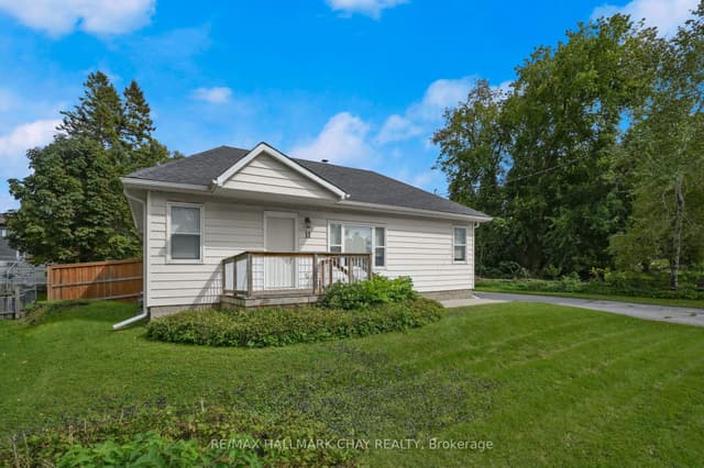 Detached at 11 King Street S, Innisfil, ON L0L 1L0