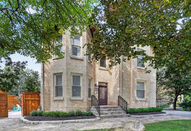 Detached at 150 Lorne Avenue, Newmarket, ON L3Y 4J7