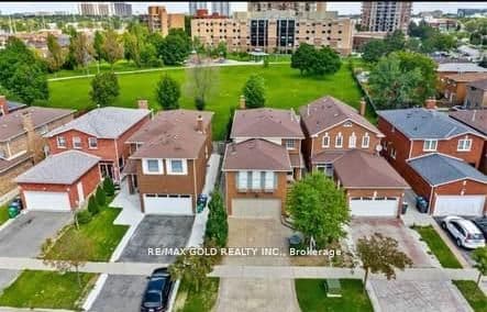 Detached at 36 Windmill Boulevard, Brampton, ON L6Y 3E4
