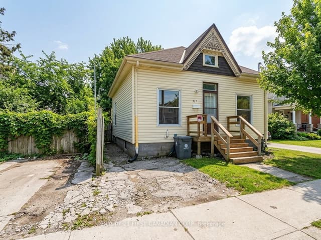 Detached at 711 Little Grey Street, London East, ON N5Z 1N9