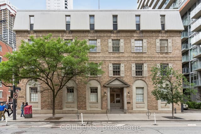 Office at 116 Simcoe Street 100, Toronto, ON M5H 4E2, Toronto C01