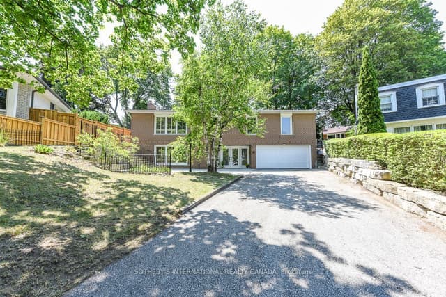 Detached at 31 Queensborough Crescent, Toronto, ON M9R 1A1, Toronto W09