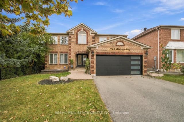 Detached at 1749 Heritage Way, Oakville, ON L6M 3A2