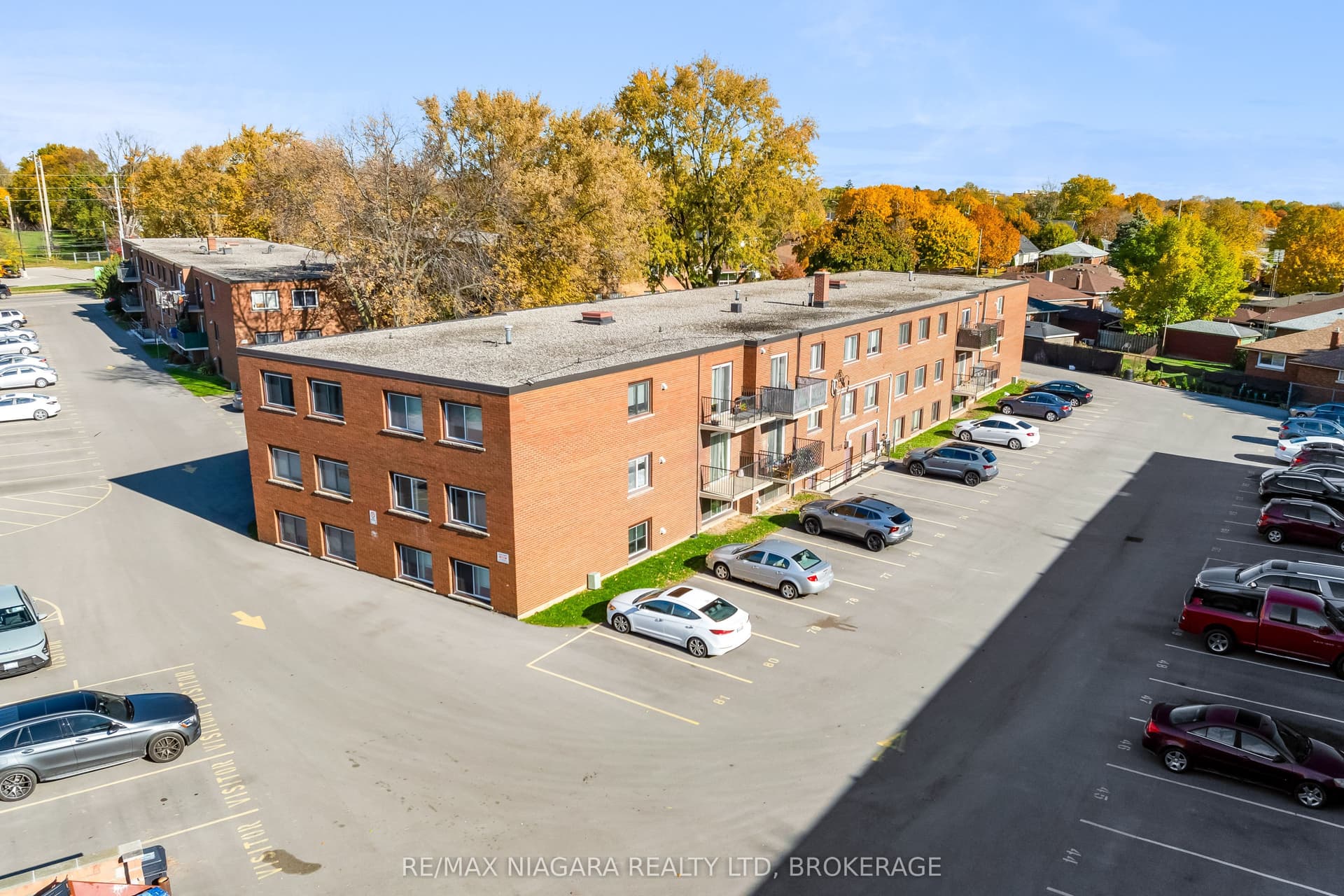 Suite 25, Unit 25 · 452 Carlton St