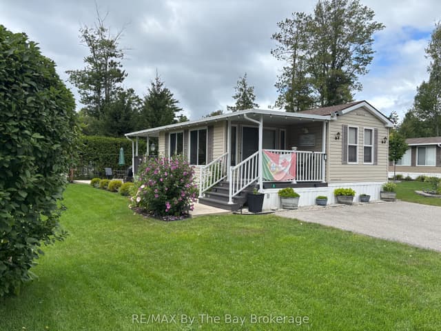 Detached at 8 Kenora Trail, Wasaga Beach, ON L9Z 1X7