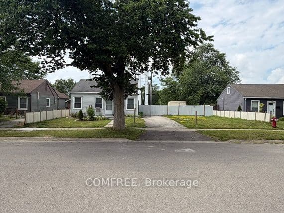 Detached at 142 Mcarthur Avenue, Welland, ON L3B 2J9
