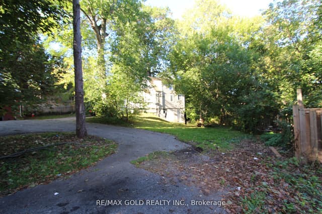 Detached at 961 Lakeshore Road W, Mississauga, ON L5H 1H8