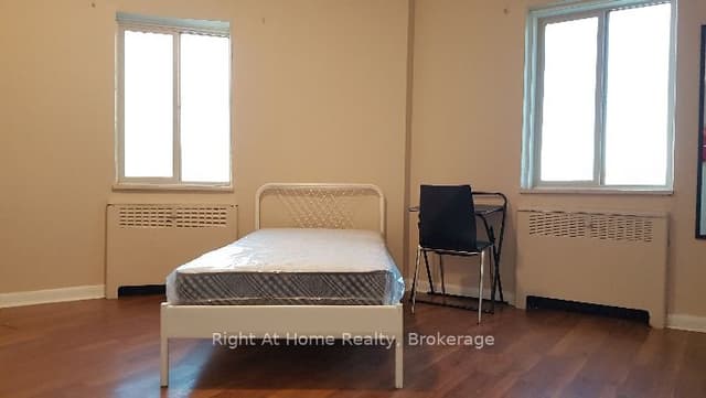 Room at 2998 tecumseh Road E 201-223, Windsor, ON N8W 1G5