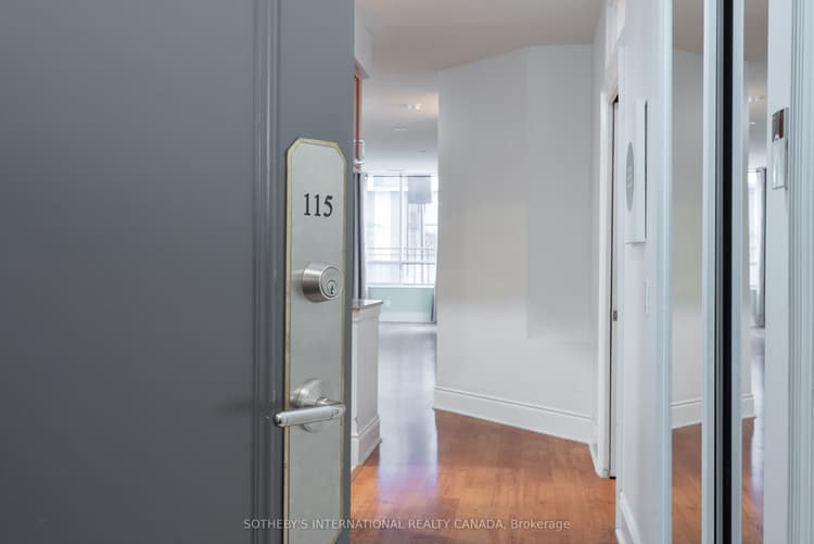 5233 Dundas Street