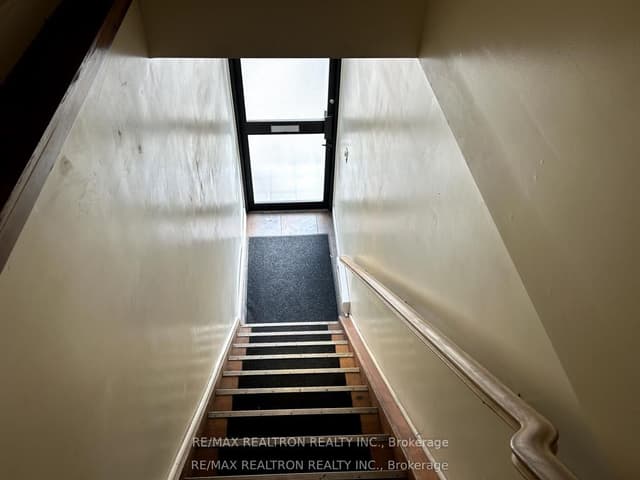Office at 588 Danforth Avenue 3, Toronto, ON M4K 1R1, Toronto E03