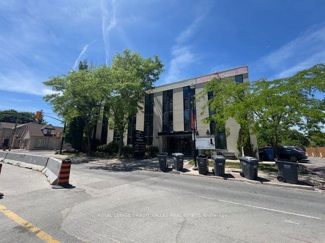 Unit 201, Unit 201 · 118 Queen St W