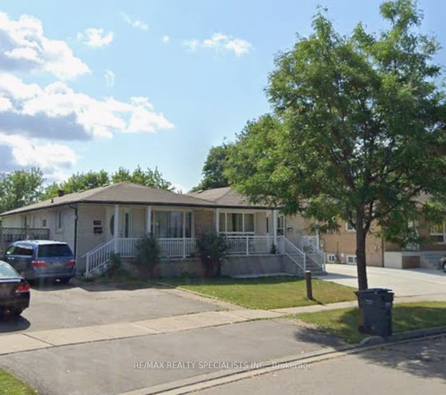 Semi-Detached at 7464 Discus Crescent, Mississauga, ON L4T 2V3
