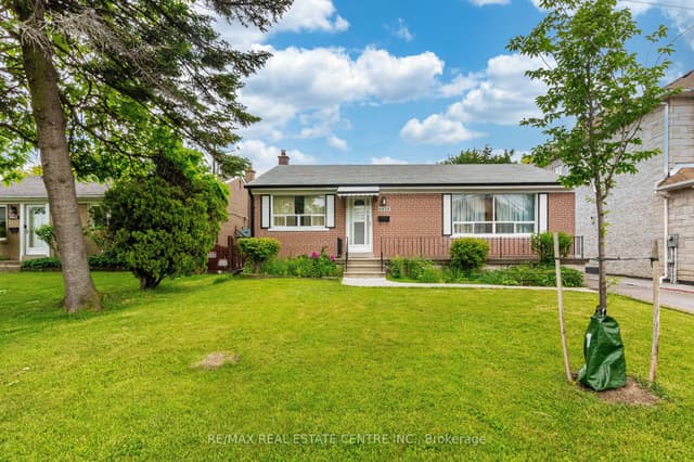 Detached at 6939 Justine Drive, Mississauga, ON L4T 1M4