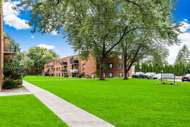 Condo Apartment at 454 CARLTON Street 7, St. Catharines, ON L2M 4X1
