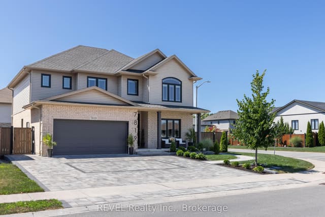Detached at 7819 Pender Street, Niagara Falls, ON L2G 0H3