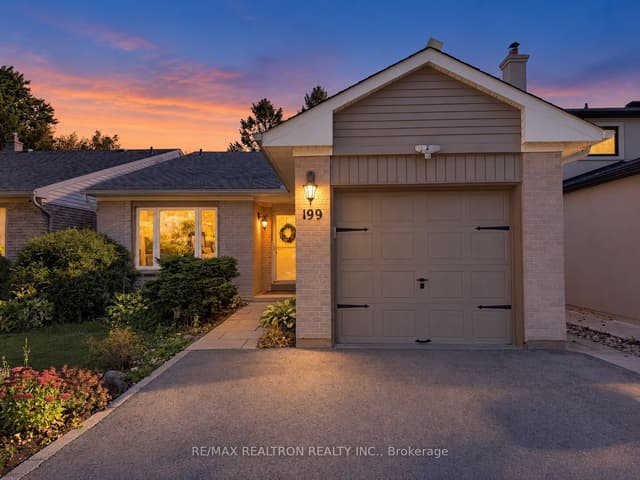 Detached at 199 Weldrick Road W, Richmond Hill, ON L4C 5J2