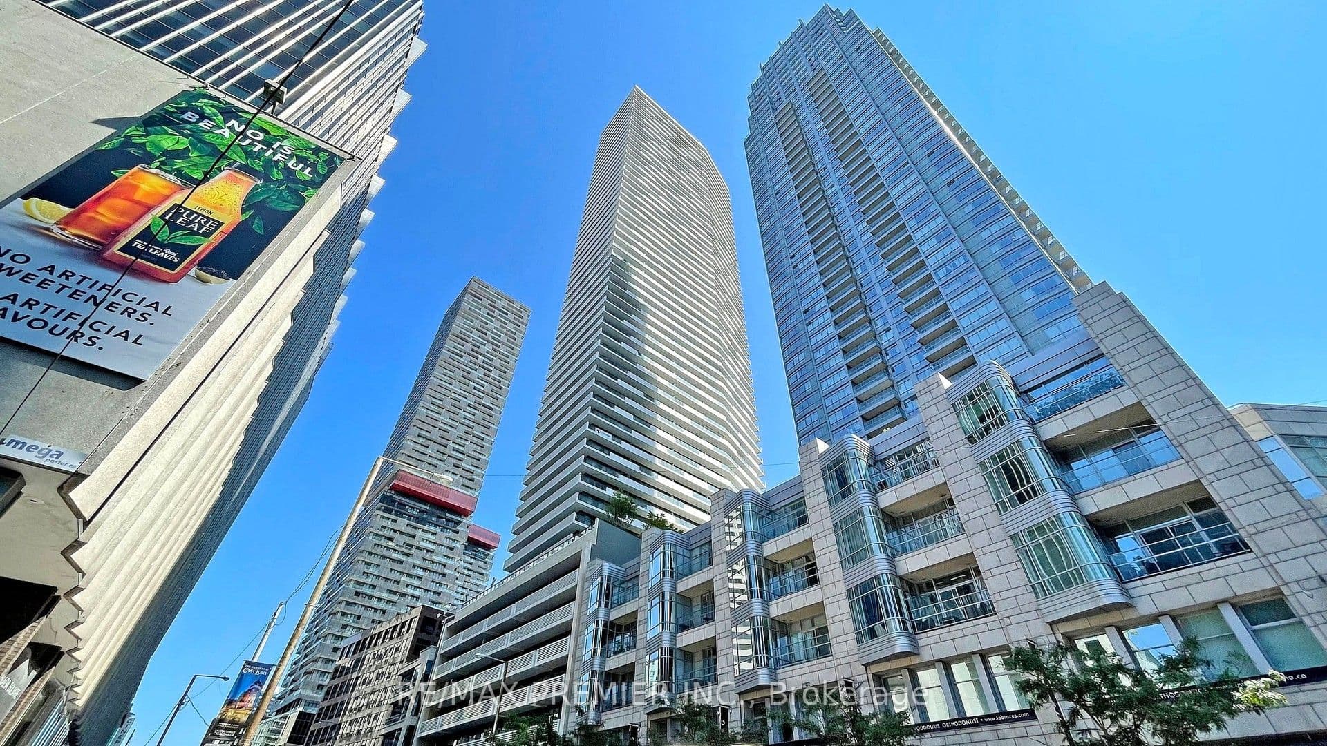 Suite 3105 · Floor 31, Unit 3105 · 2221 Yonge St