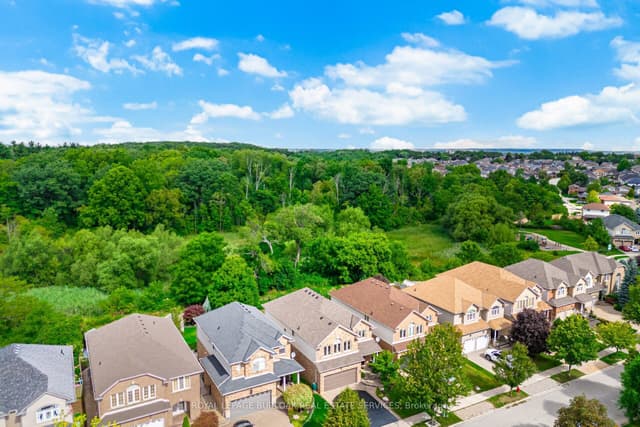 Detached at 84 Meadowbank Drive, Hamilton, ON L9B 2Y1