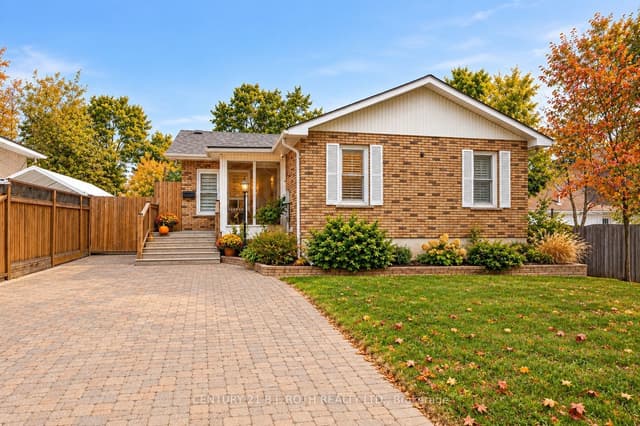 Detached at 7 WESLEY Street, Barrie, ON L4N 2A4