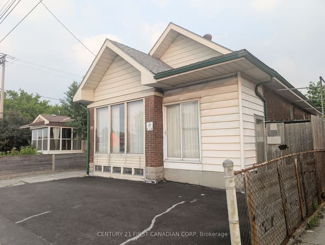 Detached at 1169 Oxford Street E, London East, ON N5Y 3L7