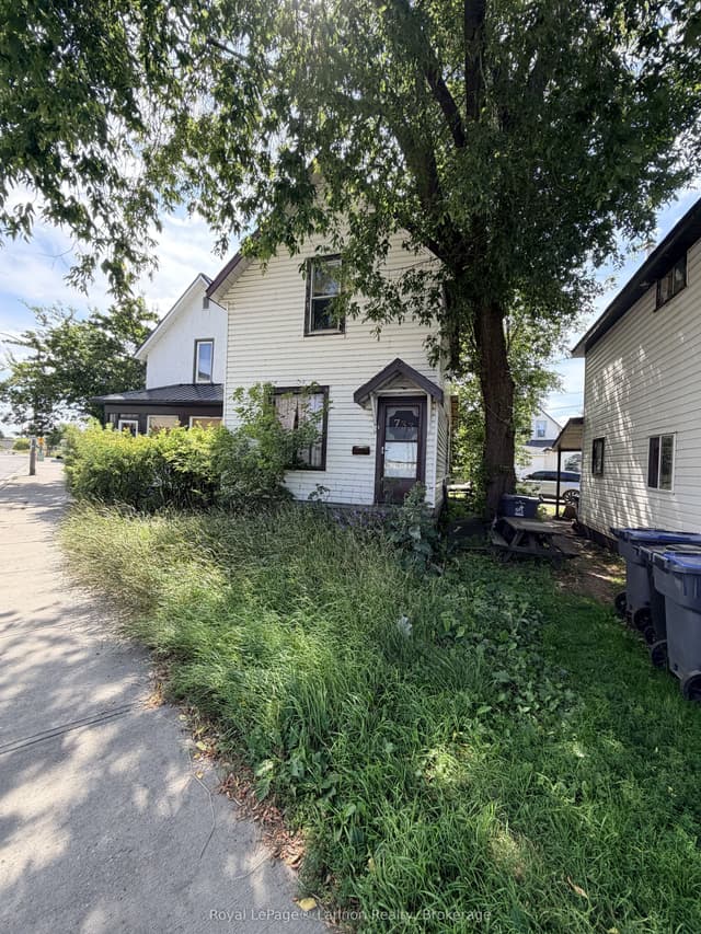 Detached at 733 Simpson Street, Thunder Bay, ON P7C 3K2