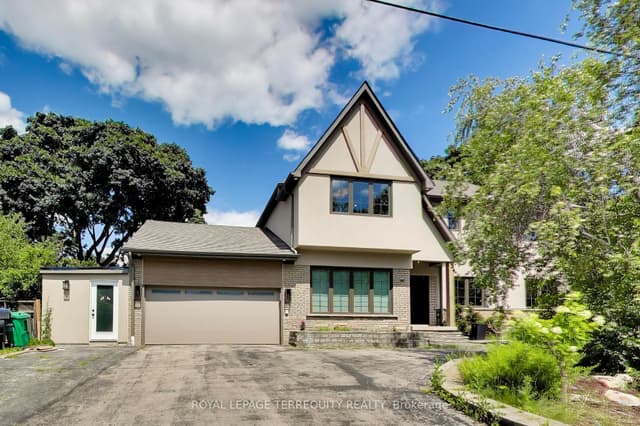 Detached at 1621 Skyline Drive, Mississauga, ON L5E 2W9