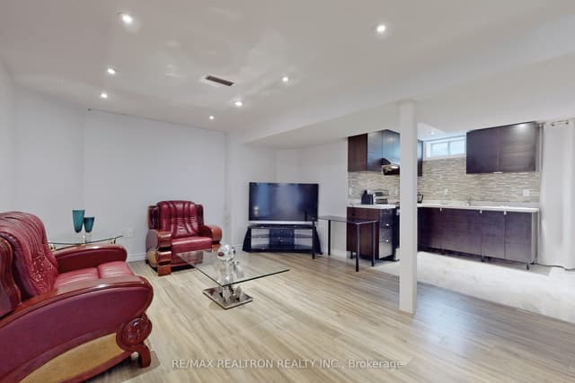 Detached at 32 Subrisco Avenue Bsmt, Richmond Hill, ON L4S 1B2