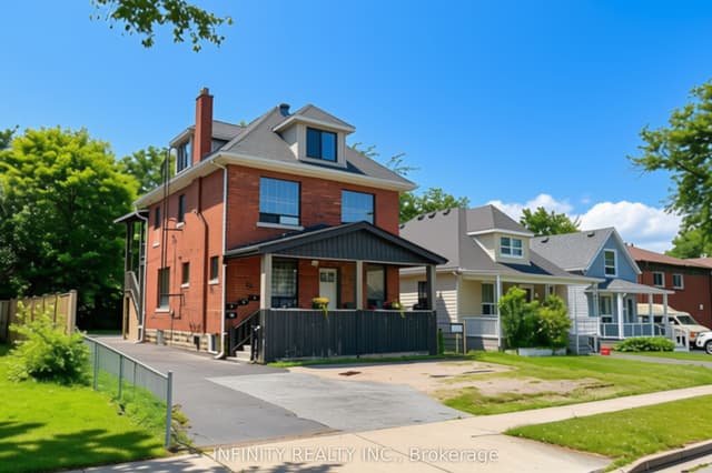 Detached at 423 Wellington Avenue Unit #2, Windsor, ON N9A 5J3
