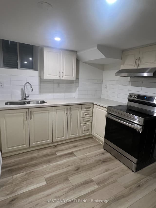 Semi-Detached at 33 Lanark Circle, Brampton, ON L6X 5L3