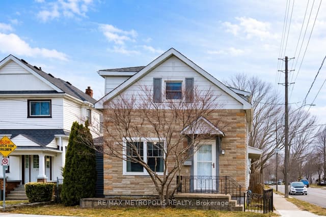 Detached at 159 York Street, St. Catharines, ON L2R 6E9