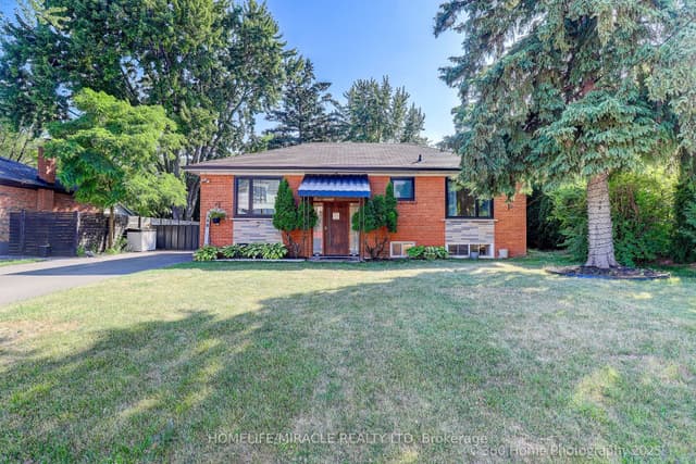 Detached at 568 Weir Avenue, Oakville, ON L6L 4X4