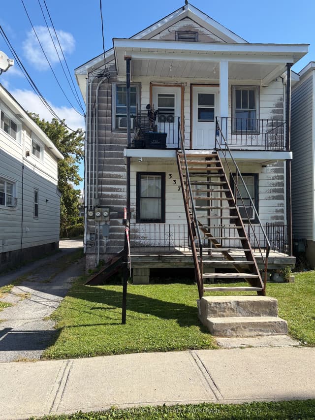 Triplex at 337 St Felix Street, Cornwall, ON K6H 5A7