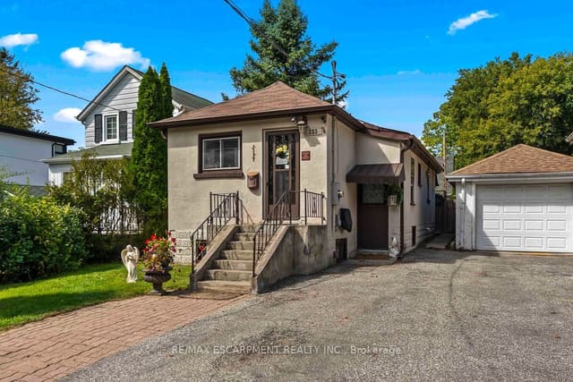 Detached at 253 Eaglewood Boulevard, Mississauga, ON L5G 1V9