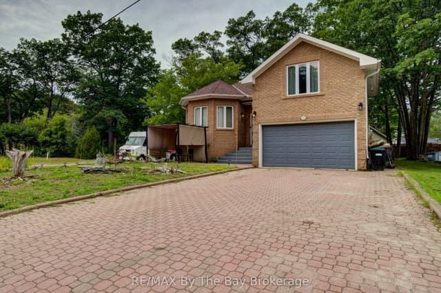 Detached at 32 1st Lane, Wasaga Beach, ON L9Z 2G3
