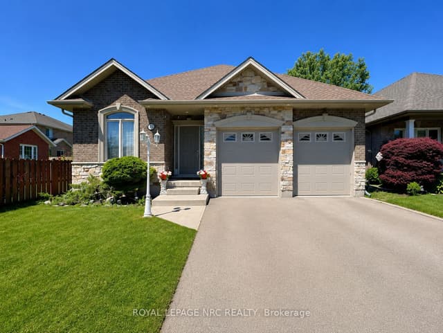 Detached at 211 First Street Louth, St. Catharines, ON L2W 1C2