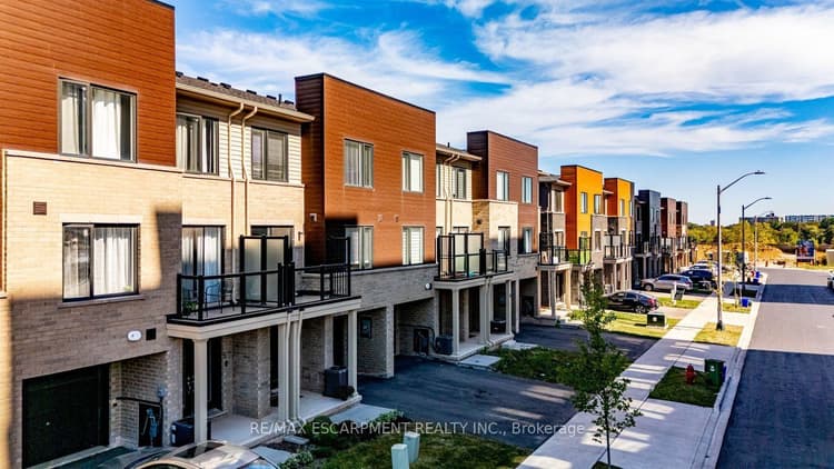 7 Roxanne Drive
