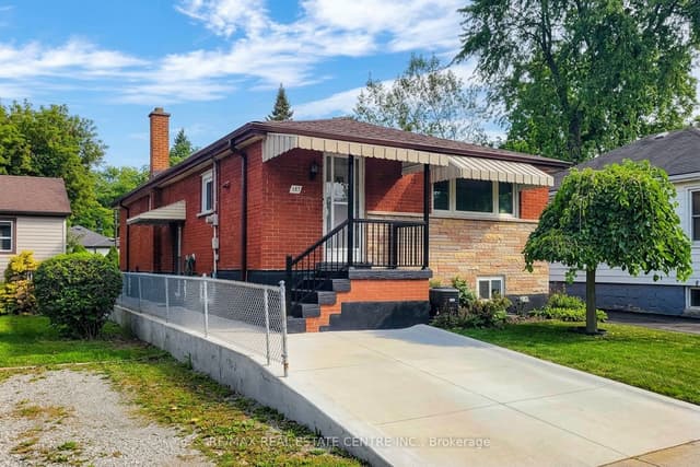 Detached at 137 East 16th Street, Hamilton, ON L9A 4J4