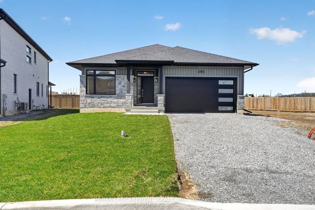Detached at 6192 Curlin Crescent, Niagara Falls, ON L2H 3W8