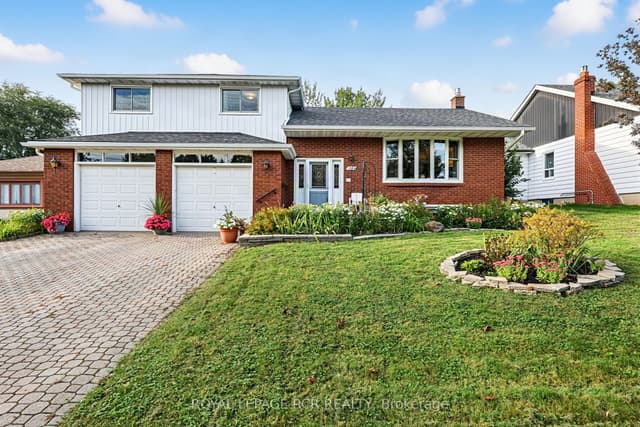 Detached at 1049 Elgin Street, Newmarket, ON L3Y 3C3