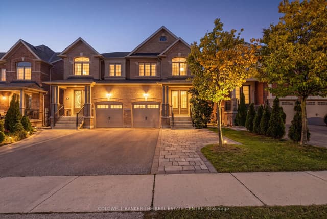 Semi-Detached at 705 Yarfield Crescent, Newmarket, ON L3X 0H4