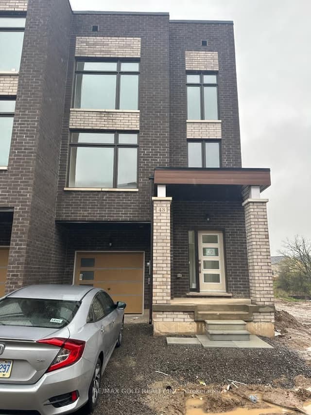 Att/Row/Townhouse at 43 Queenpost Drive, Brampton, ON L6Y 6L2