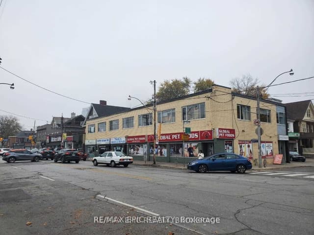Office at 329 St George Street 5, Toronto, ON M5R 2R2, Toronto C02