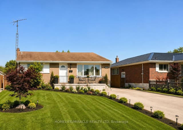 Detached at 7150 Douglas Crescent, Niagara Falls, ON L2G 3C4