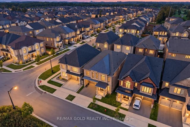 Detached at 1199 QUEENS PLATE Road E, Oakville, ON L6M 5M4
