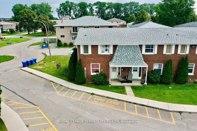 Condo Townhouse at 10 Orchard Place, Chatham-Kent, ON N7M 1A6