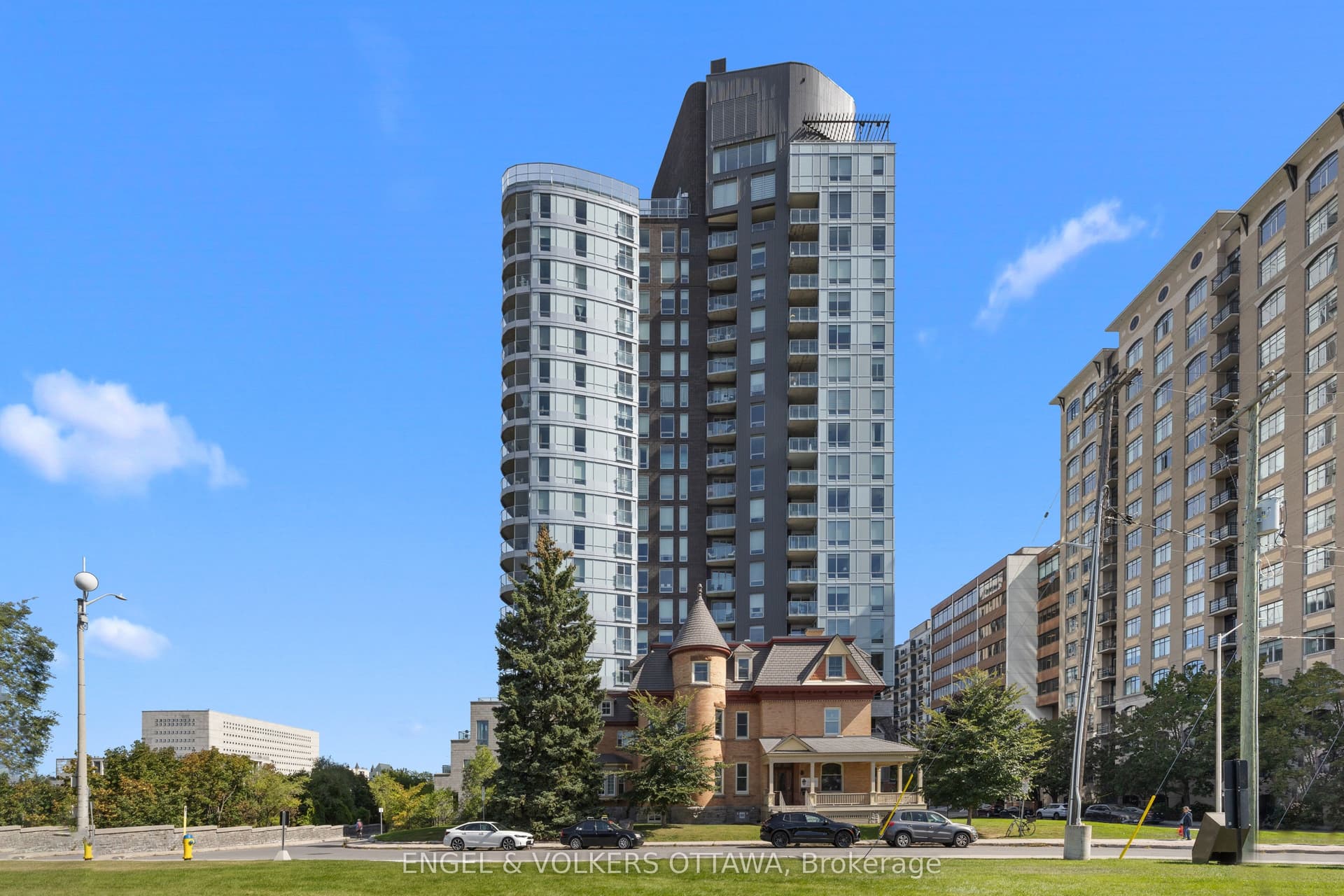 Suite 701 · Floor 7, Unit 701 · 428 Sparks St