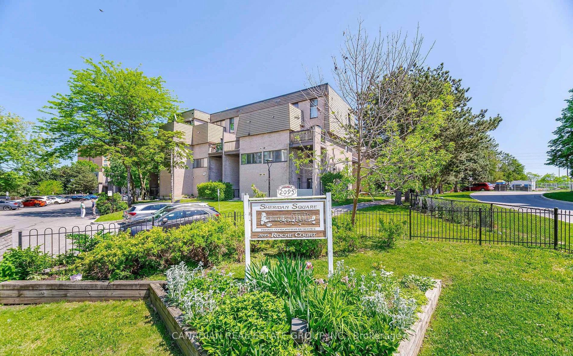 2095 Roche Court in L5K