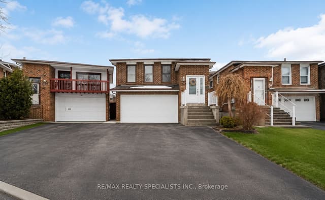 Detached at 52 Maplehurst Square, Brampton, ON L6Z 1J6