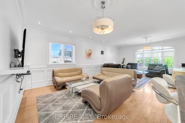 Detached at 2 Mackay Drive 2nd Floor, Richmond Hill, ON L4C 6P1